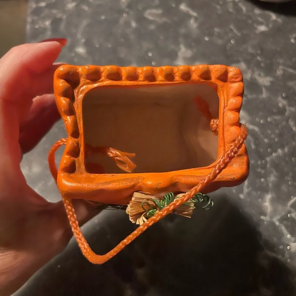 Adorable Novelty Pumpkin Face Decor!! - Picture 6 of 6